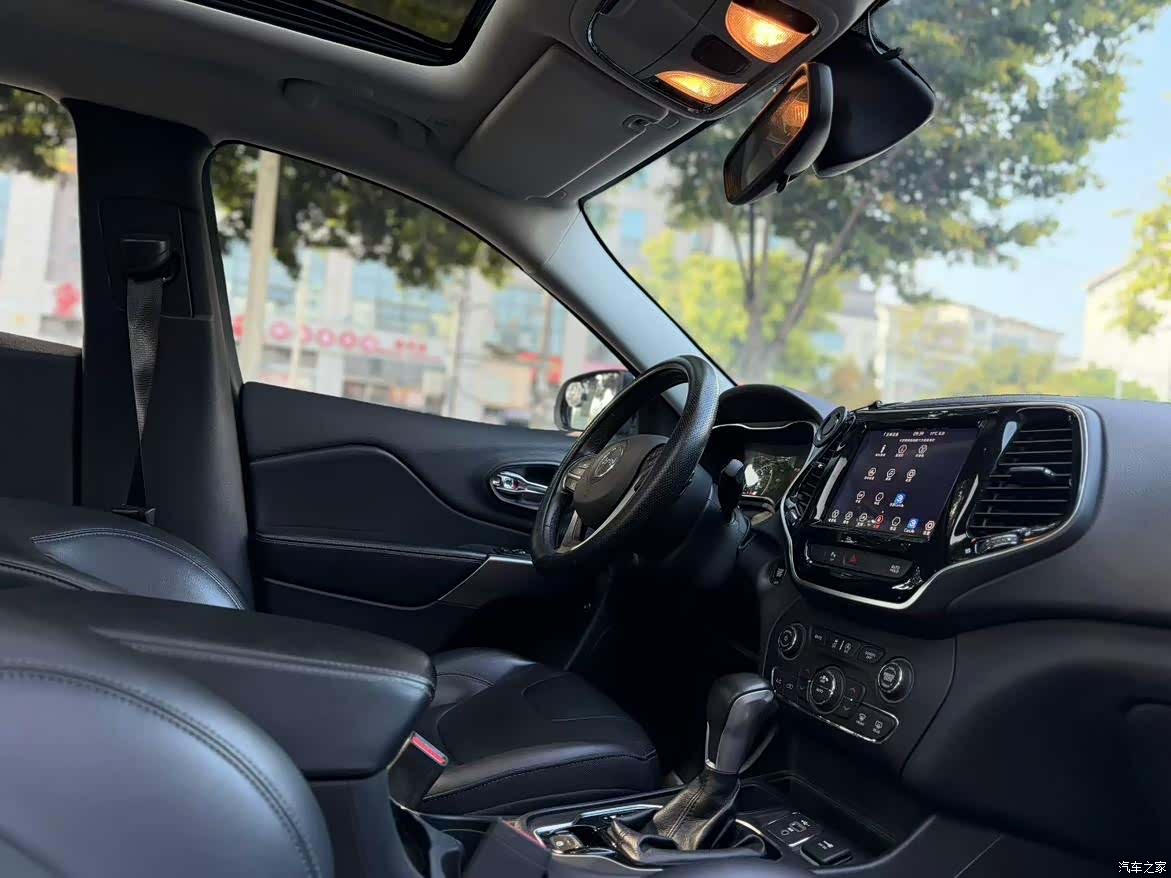 Jeep Cherokee, 2019 3