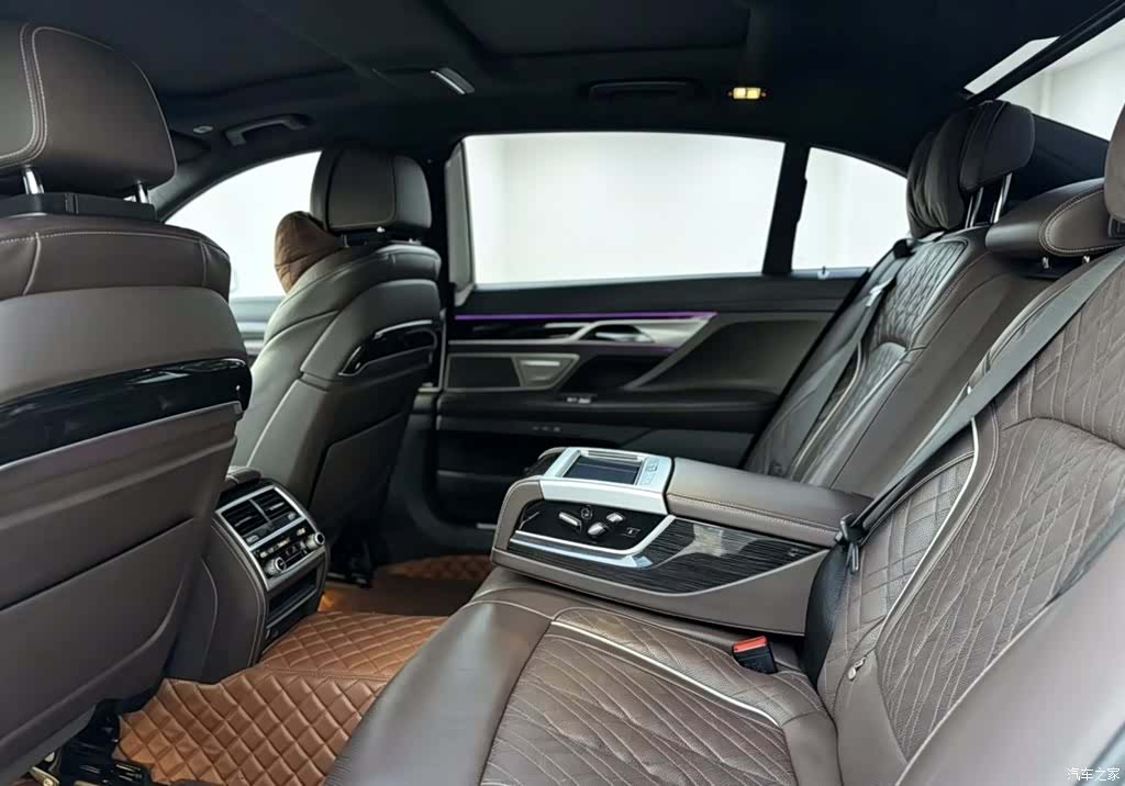 BMW 7 Series, 2021 все фото