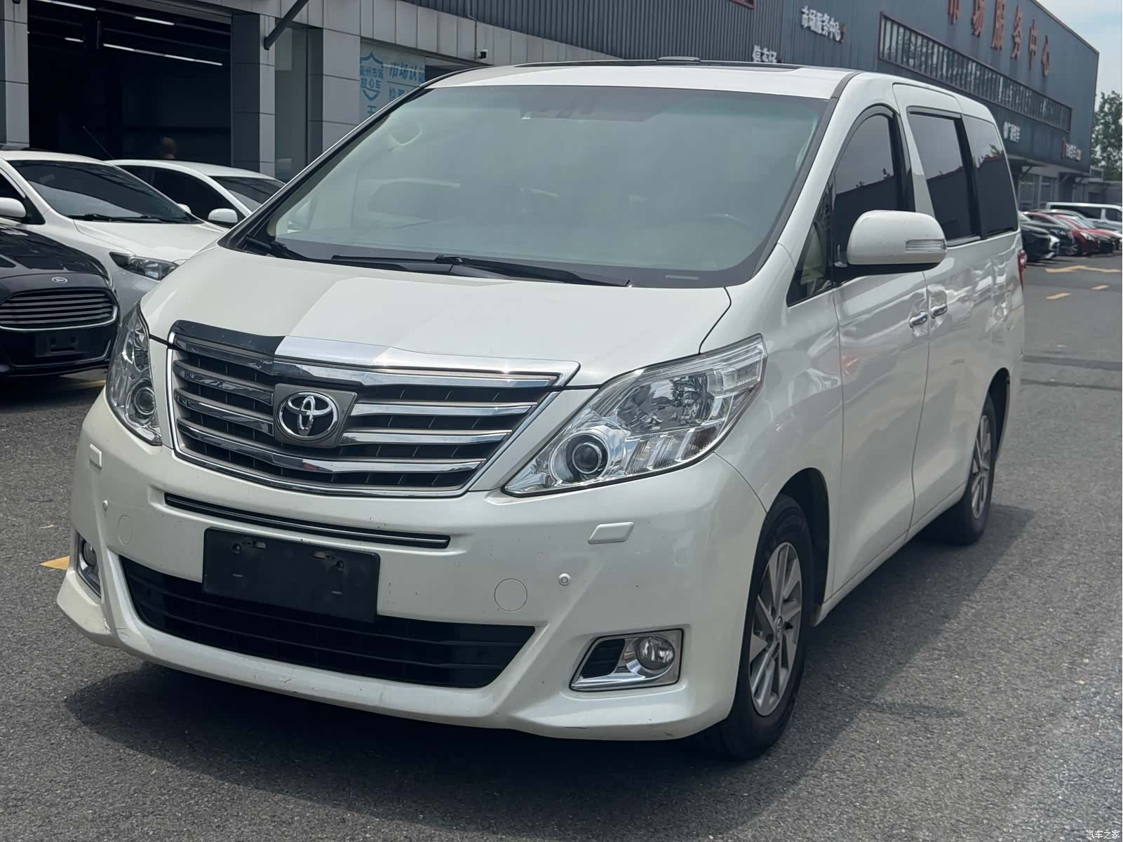 Toyota Alphard, 2015 3