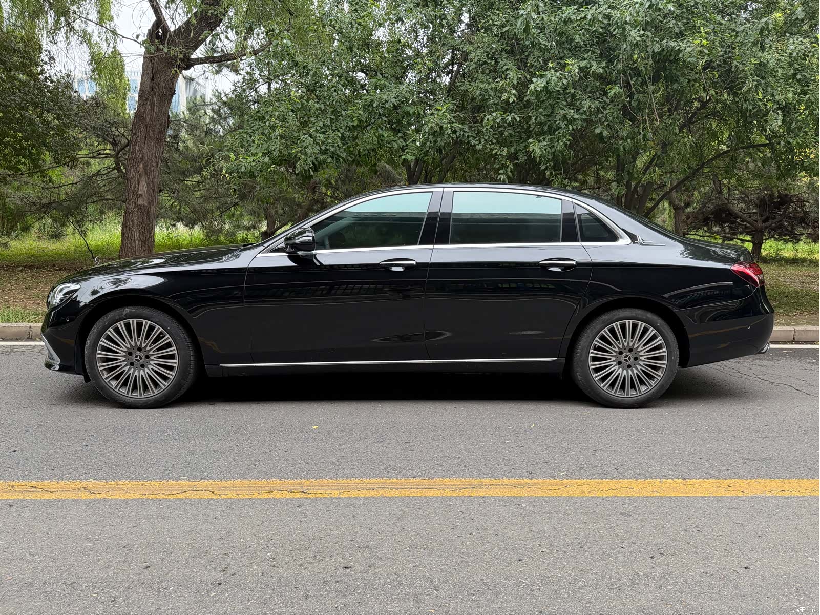 Mercedes-Benz E-Class, 2023 3