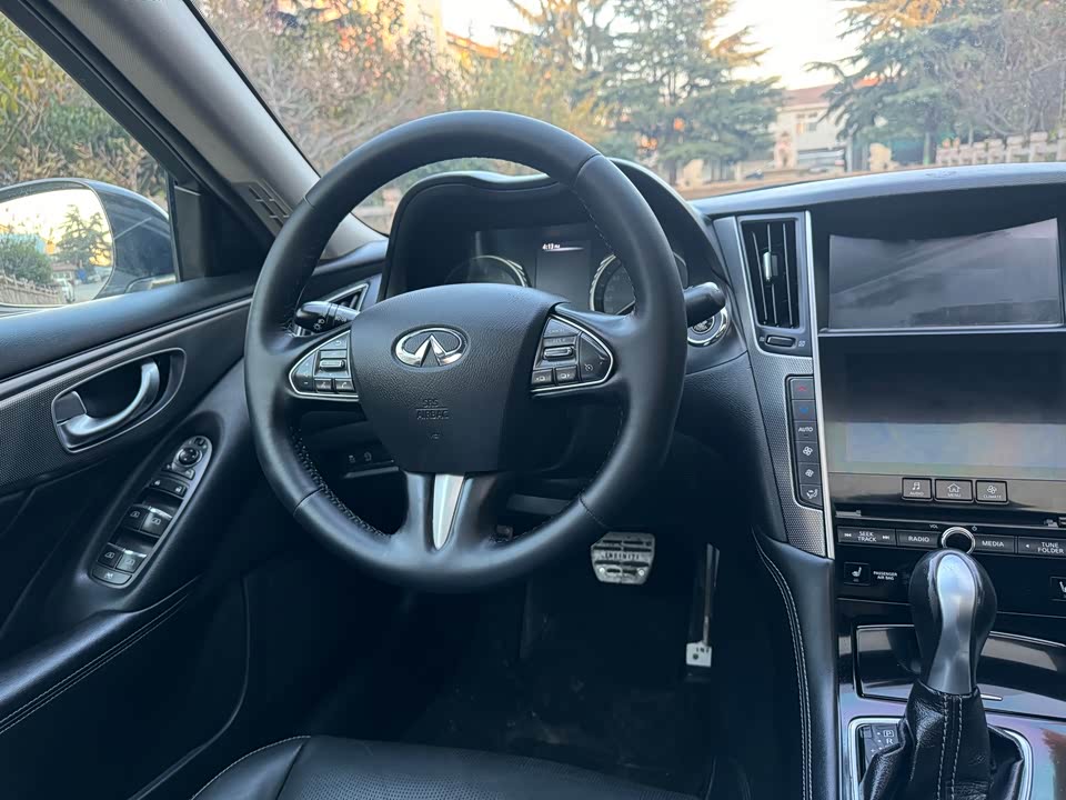 Infiniti Q50L