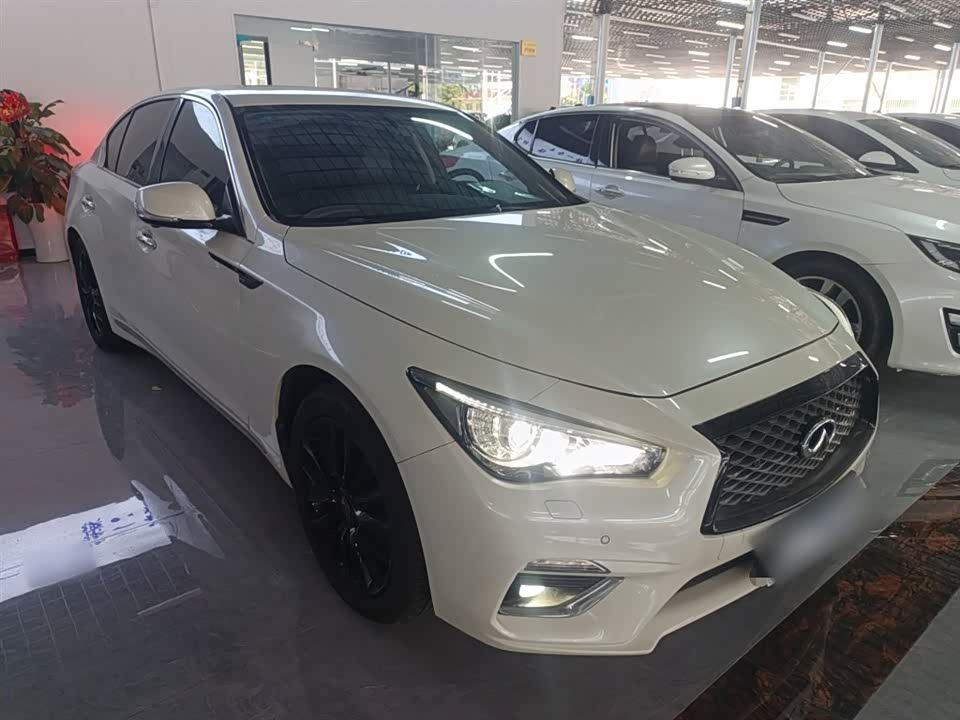 Infiniti Q50L