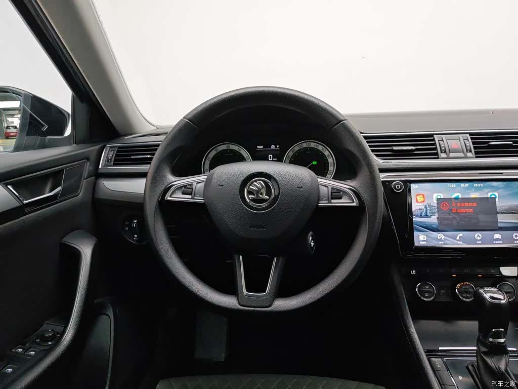 Skoda Superb, 2018 11