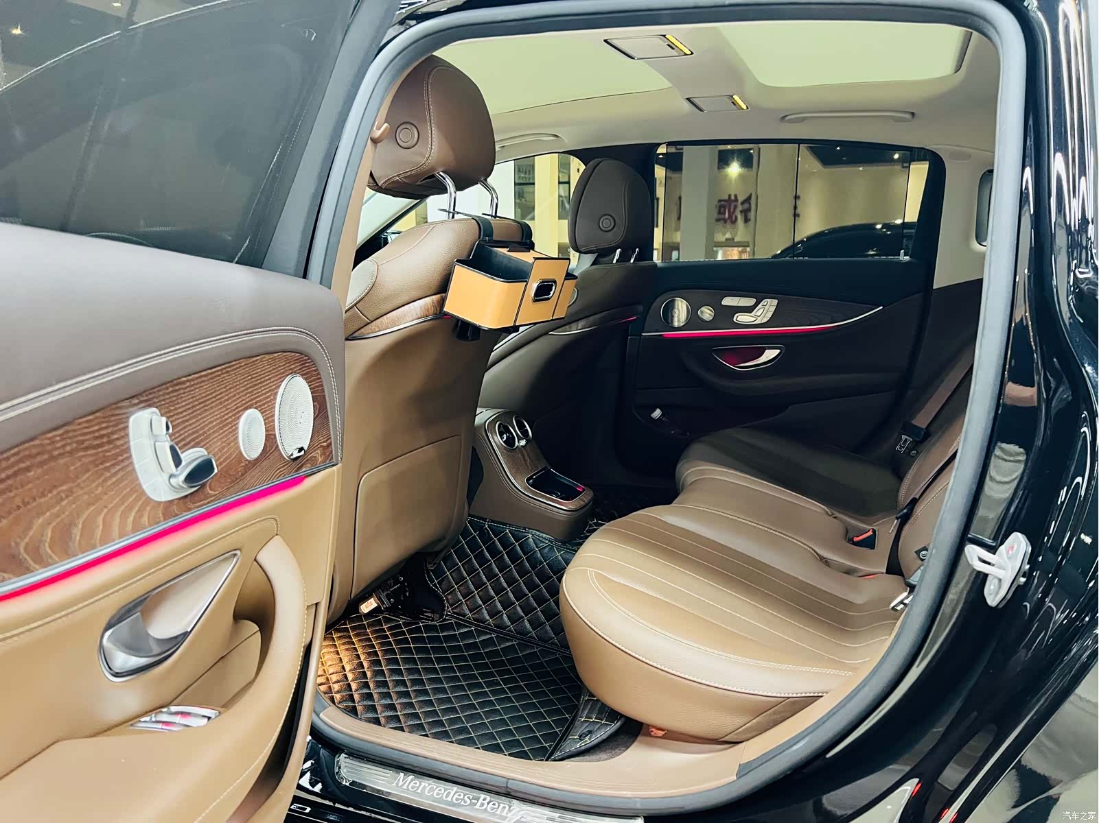 Mercedes-Benz E-Class, 2023 10