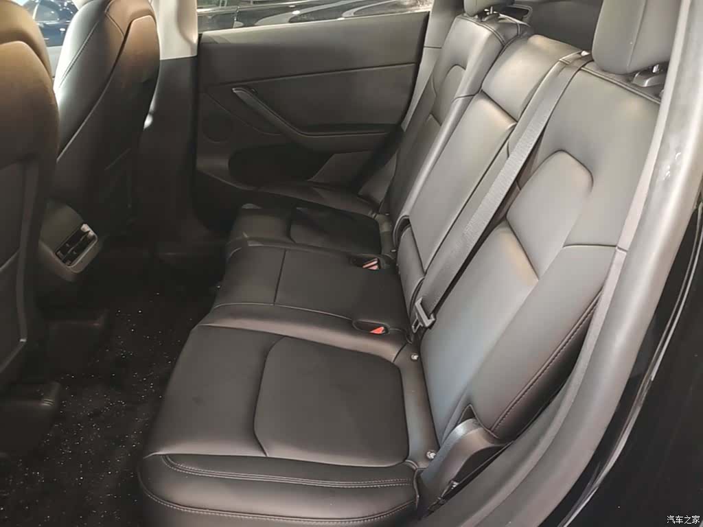 Tesla Model Y, 2023 17
