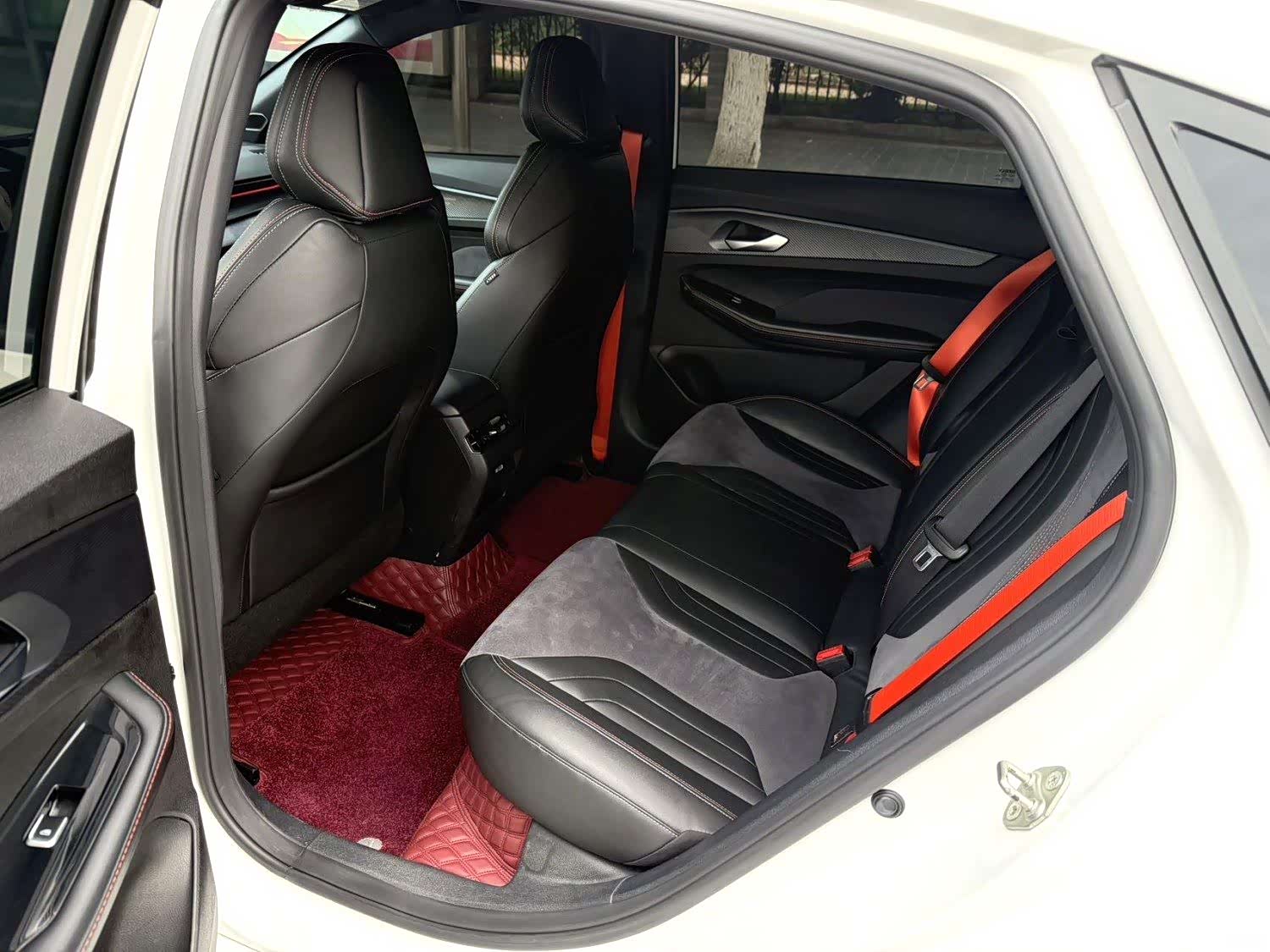 Geely Binray, 2022 10