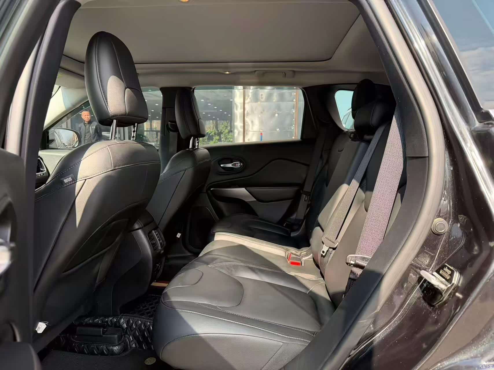 Jeep Cherokee, 2019 4