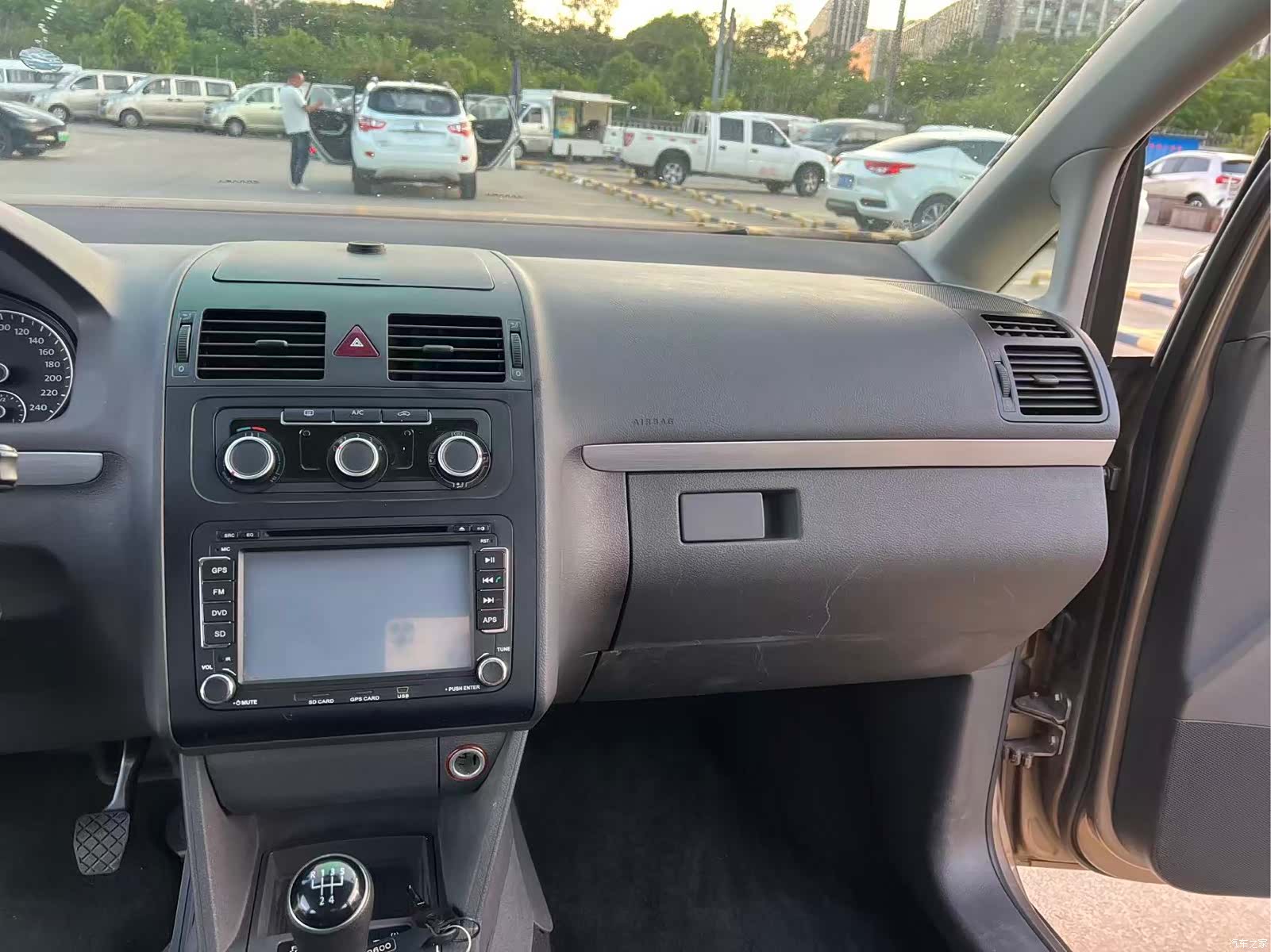 Volkswagen 5, 2015 8