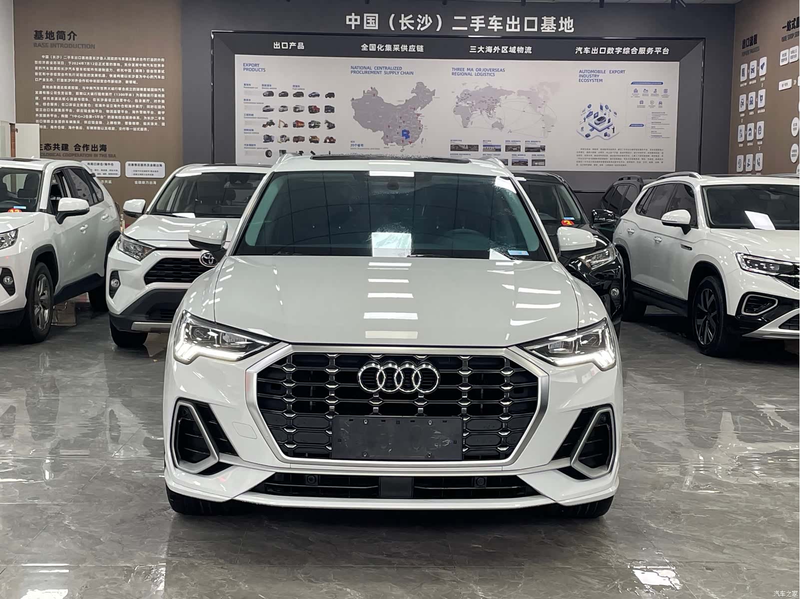 Audi Q3, 2022 2