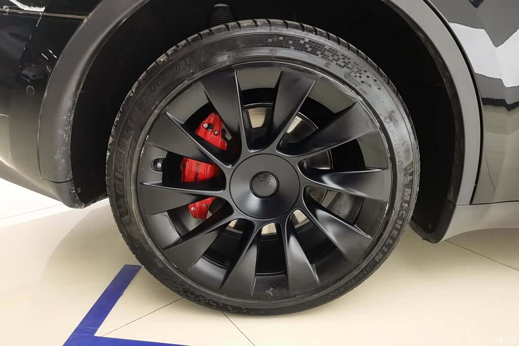 Tesla Model Y, 2023 6