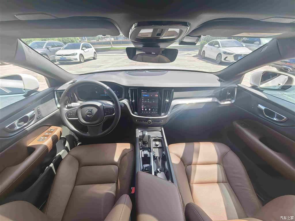 Volvo S60, 2026 все фото