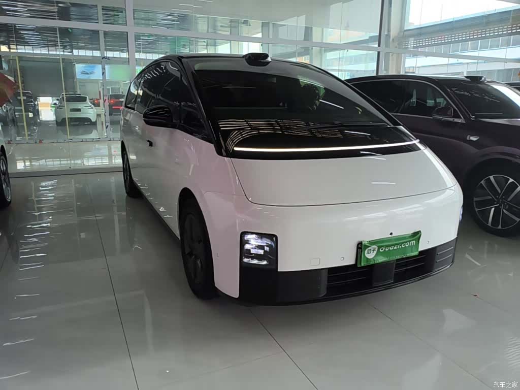 Li Auto MEGA, 2024 4