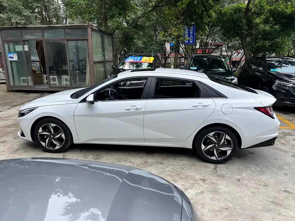 Hyundai Elantra