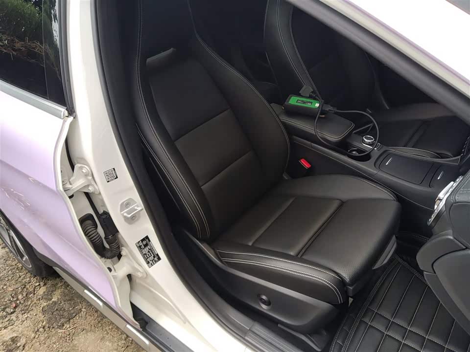 Mercedes-Benz GLA Mercedes-Benz GLA
