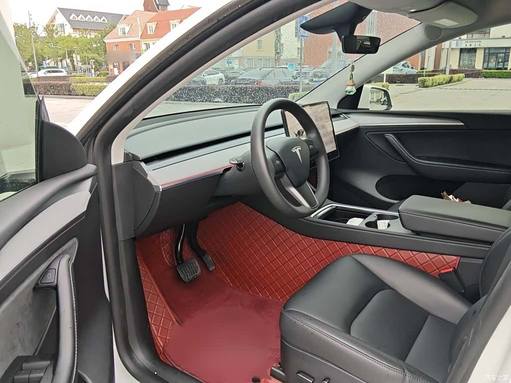 Tesla Model Y, 2024 14