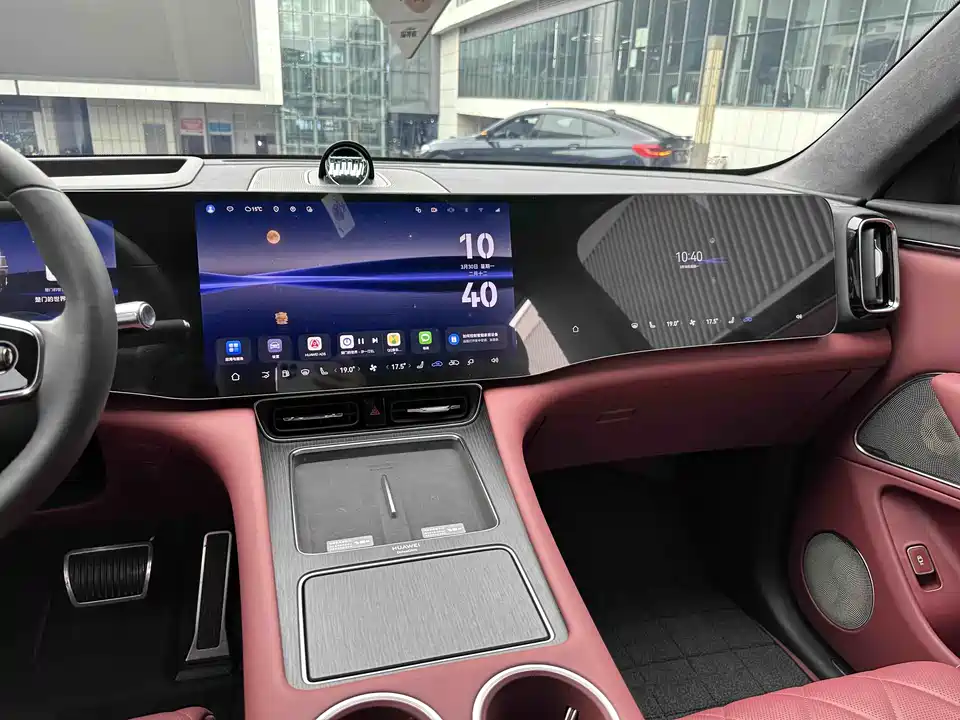 AITO Ask the world M8