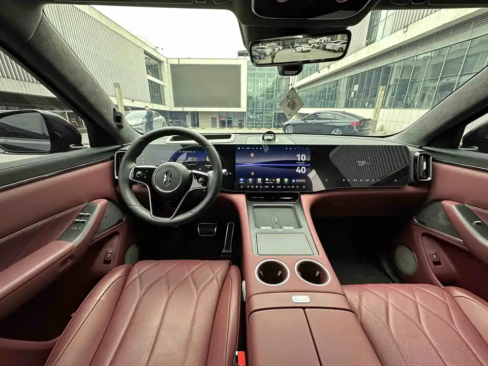 AITO Ask the world M8