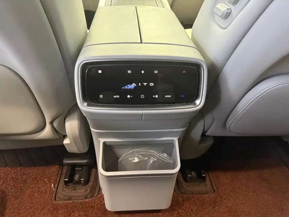 AITO Ask the world M9