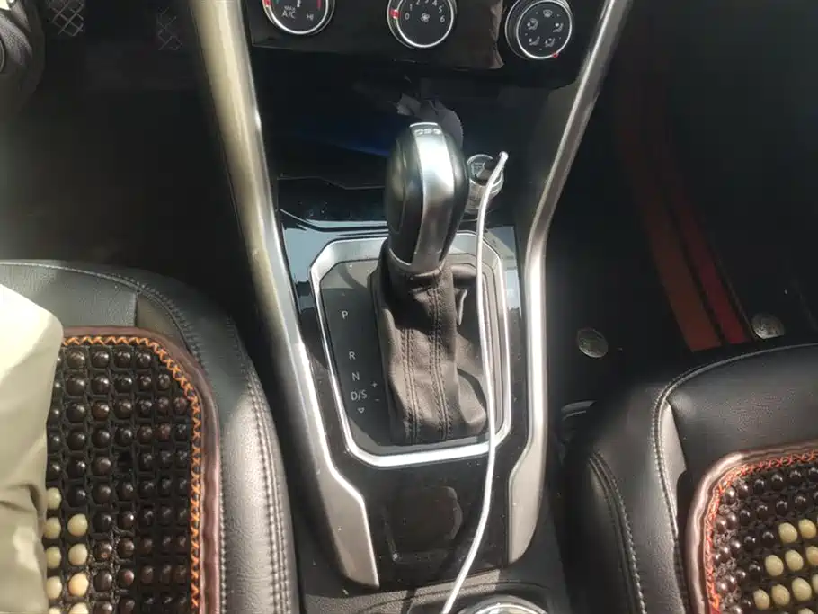 Volkswagen T-ROC exploring Songs