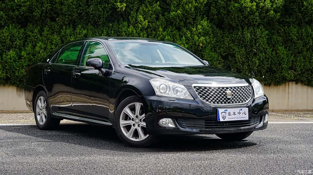 Toyota Crown, 2010 3