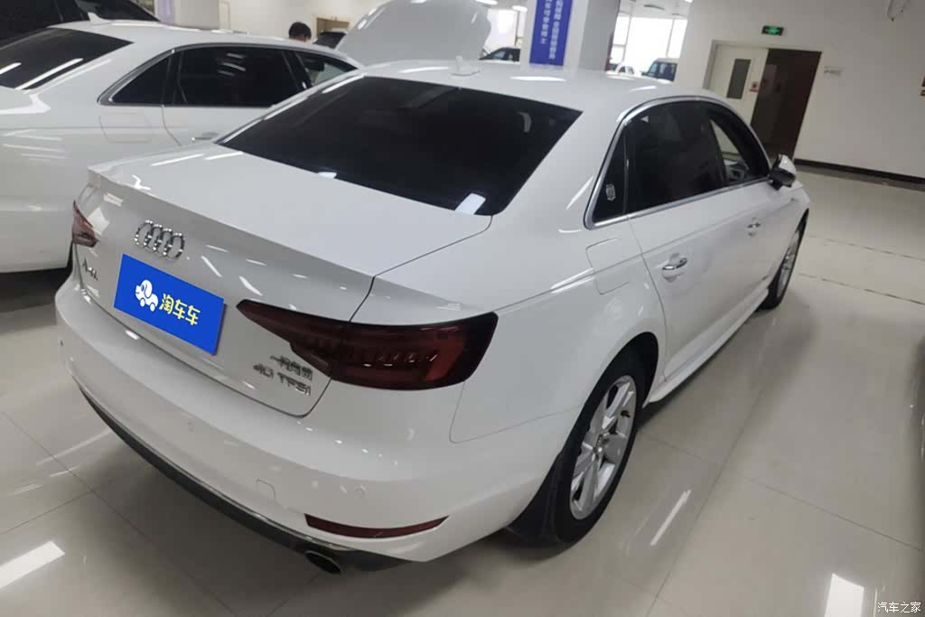 Audi A4L, 2018 3