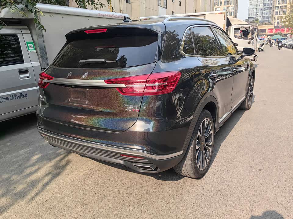 Hongqi HS5