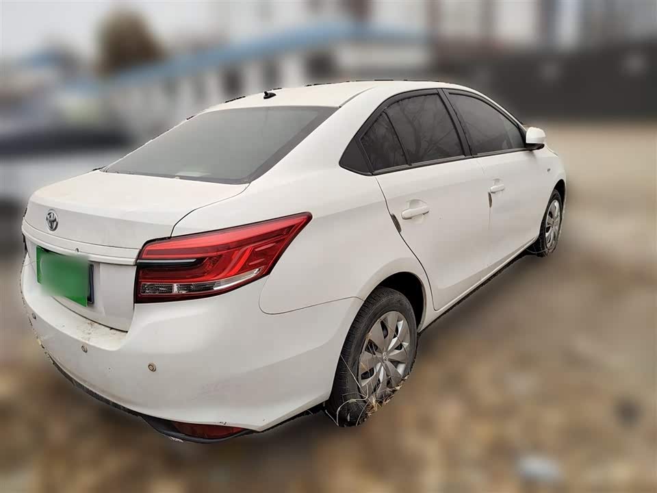 Toyota YARiS L to enjoy