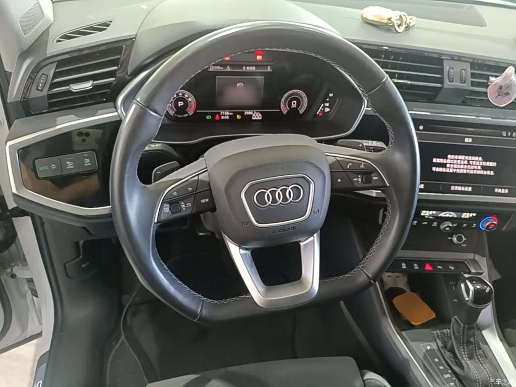 Audi Q3, 2023 11