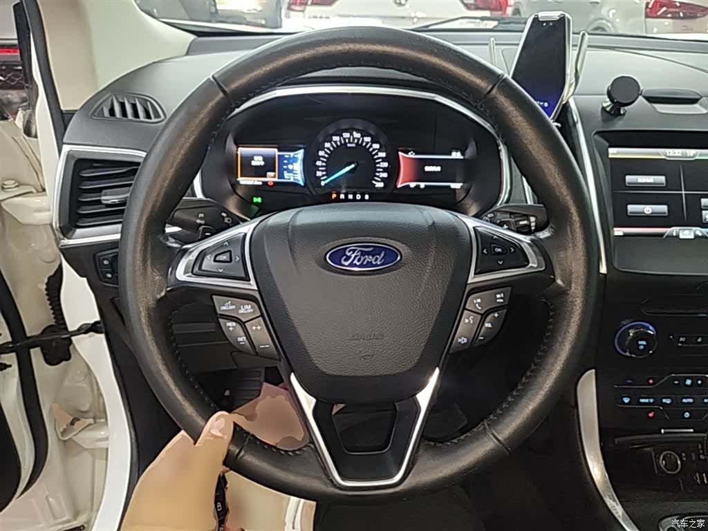 Ford Edge, 2015 3