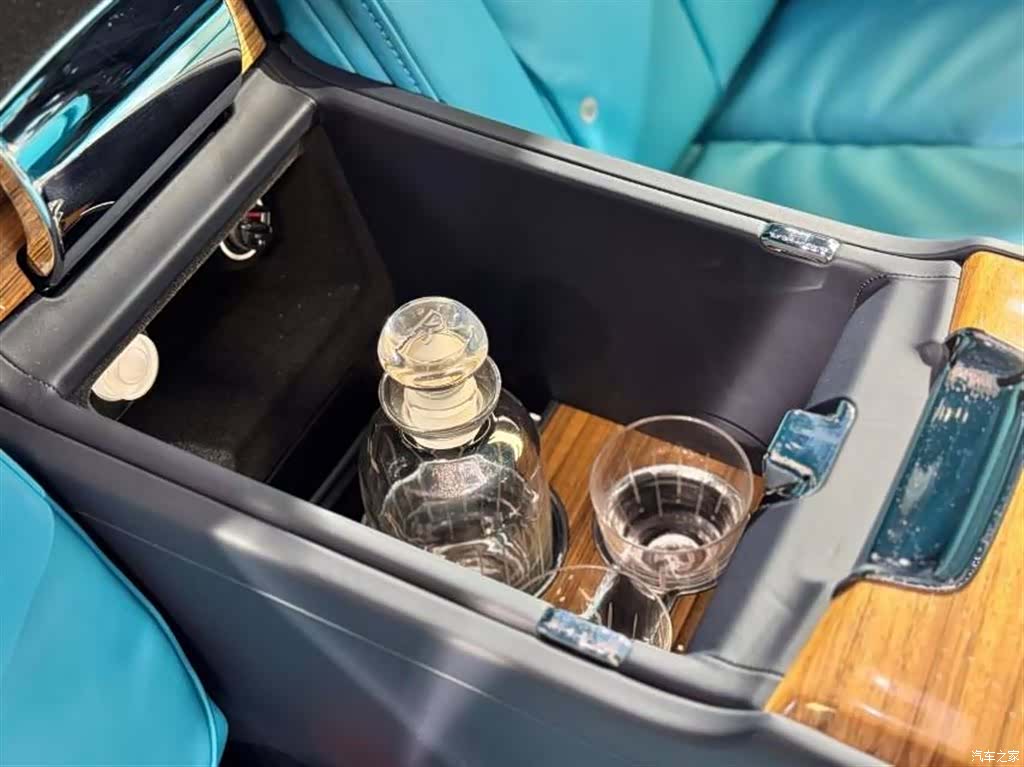 Rolls-Royce Phantom, 2024 6