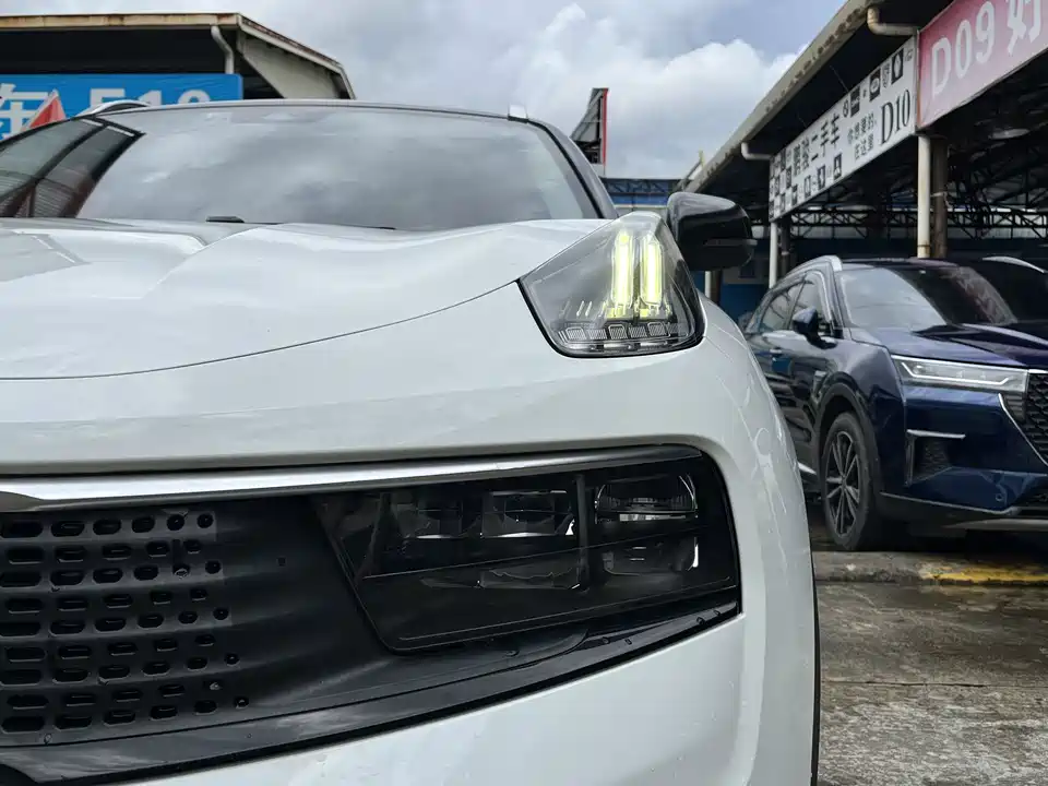Lynk & Co 01