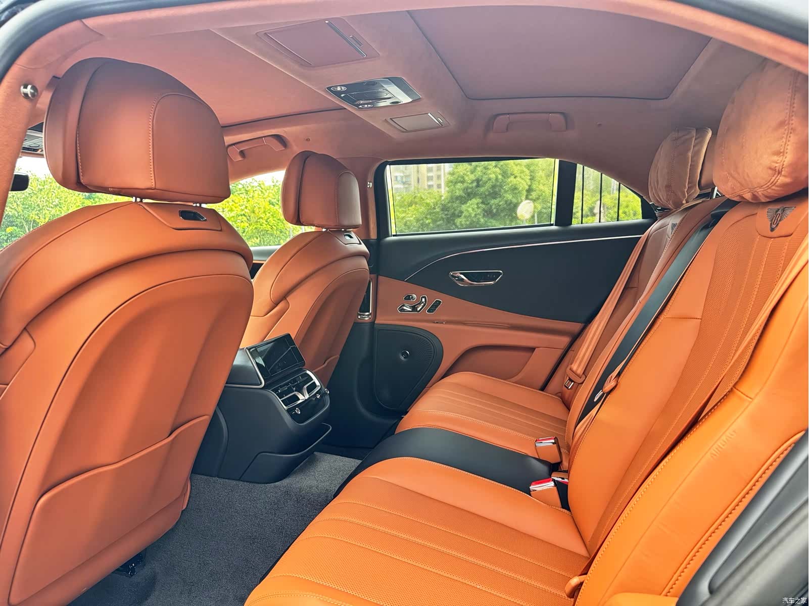 Bentley Flying Spur, 2026 12