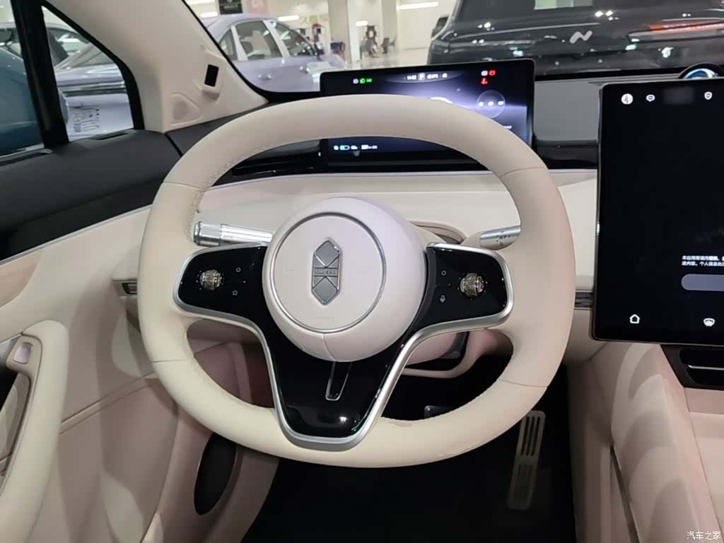 Luxeed R7, 2025 11