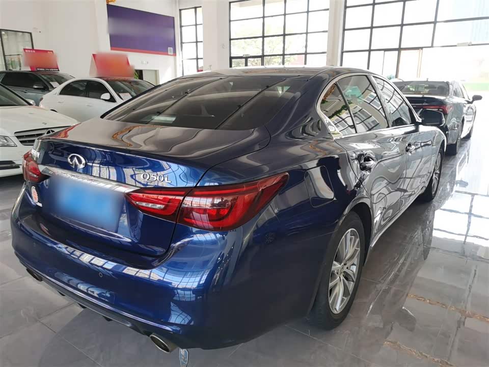 Infiniti Q50L