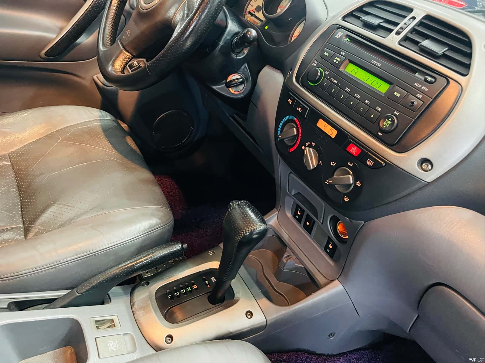 Toyota RAV4, 2004 9