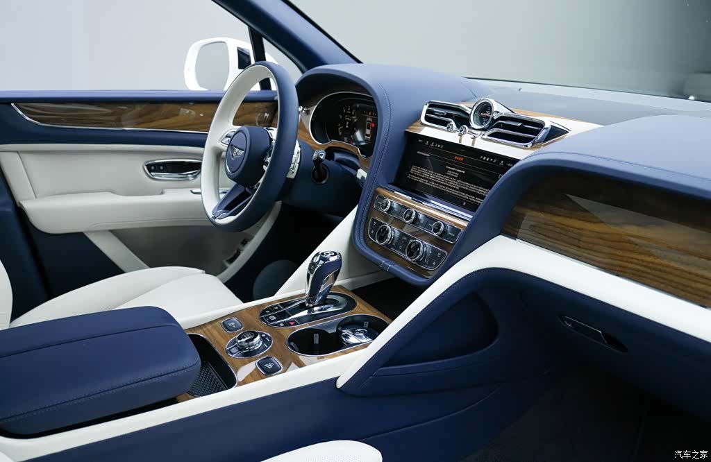 Bentley Bentayga, 2025 15