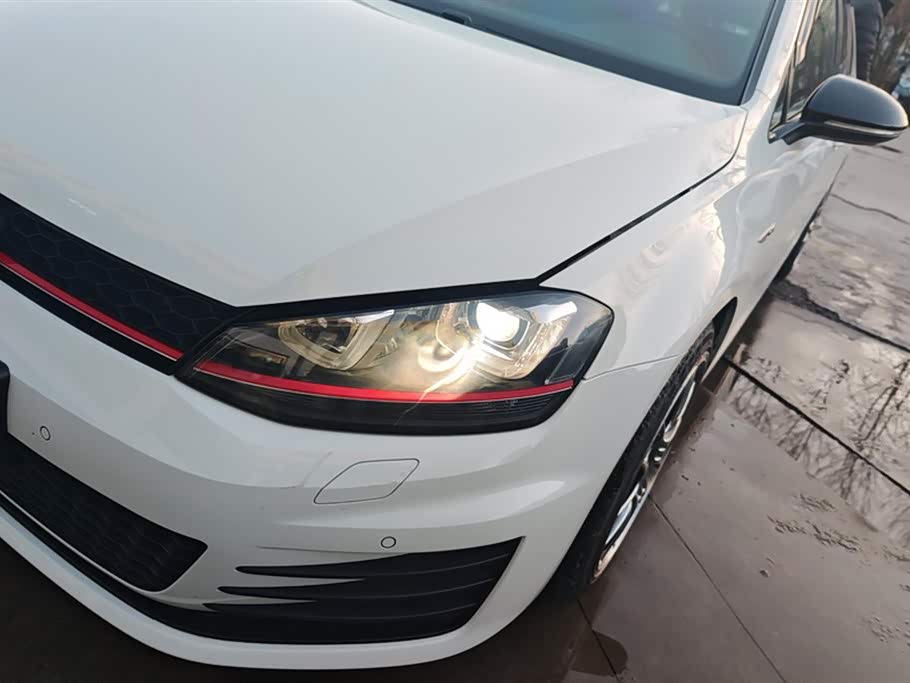 Volkswagen Golf GTI