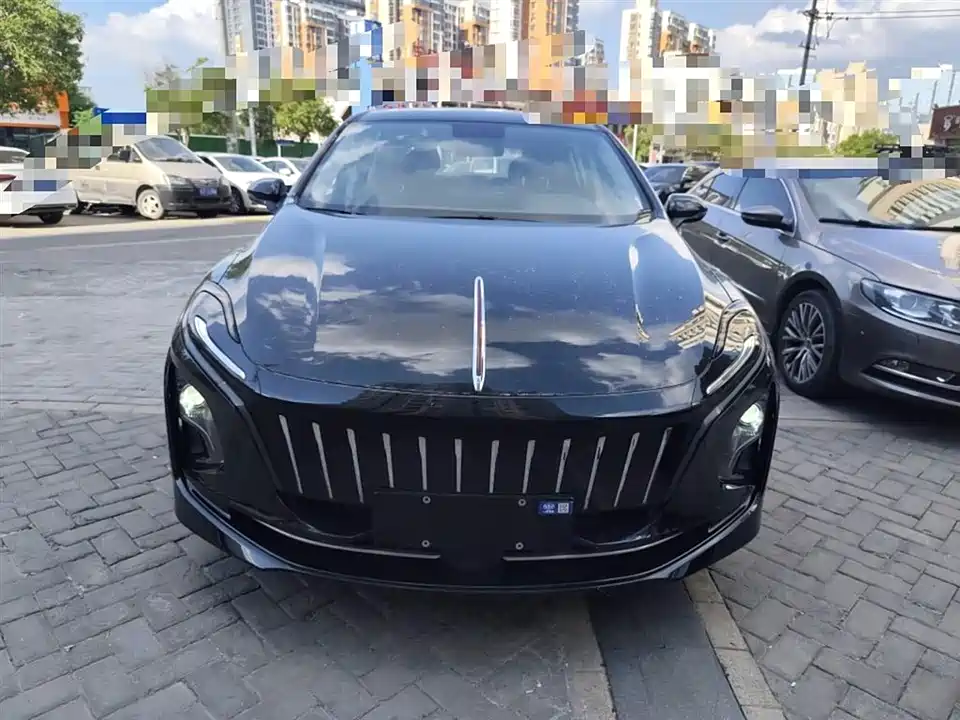 Hongqi E-QM5