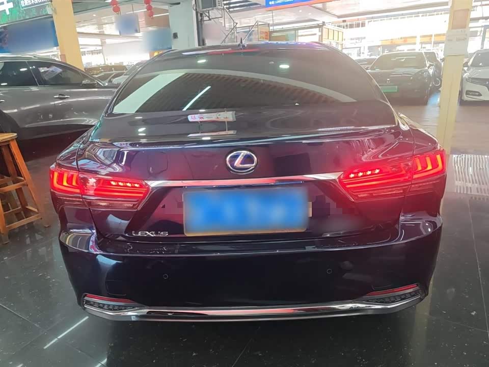 Lexus LS