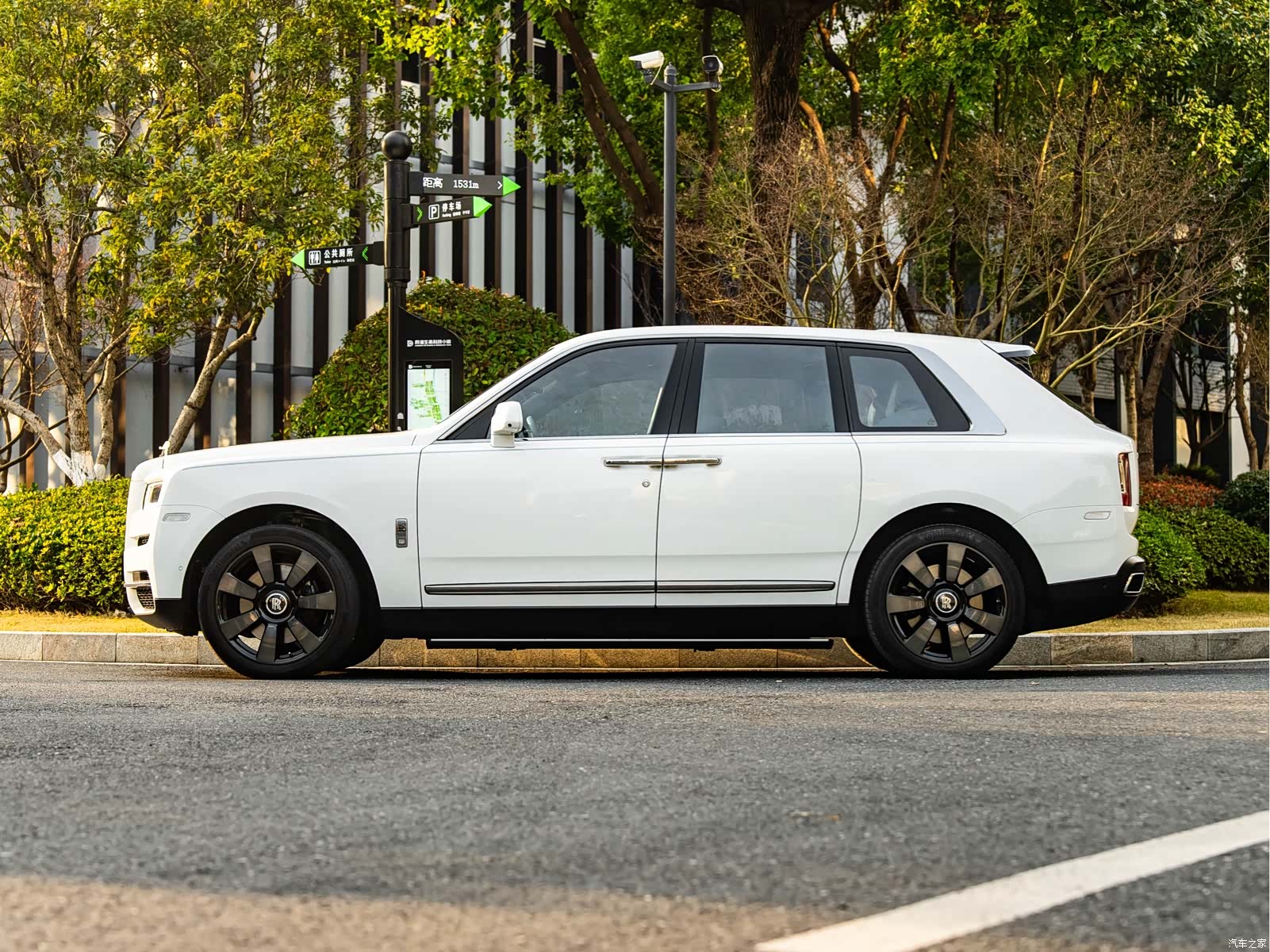 Rolls-Royce Cullinan, 2021 3