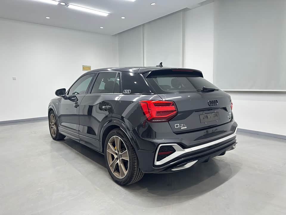 Audi Q2L