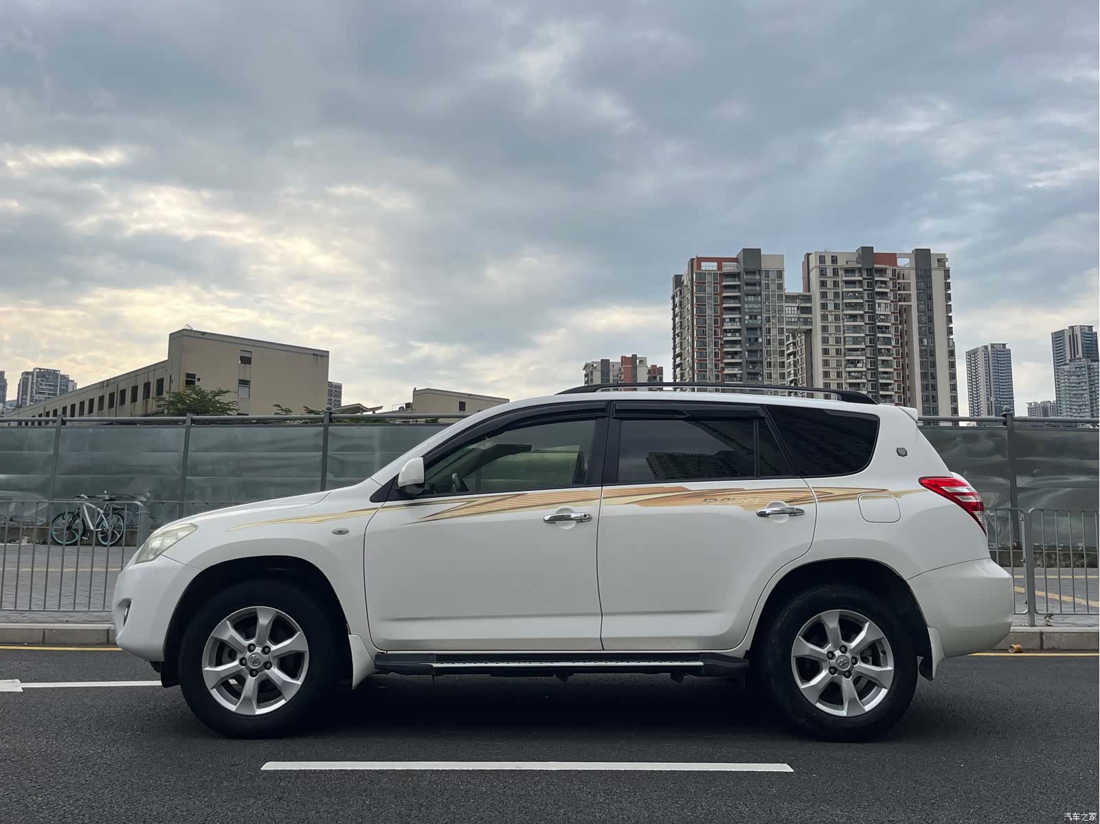 Toyota RAV4, 2013 3