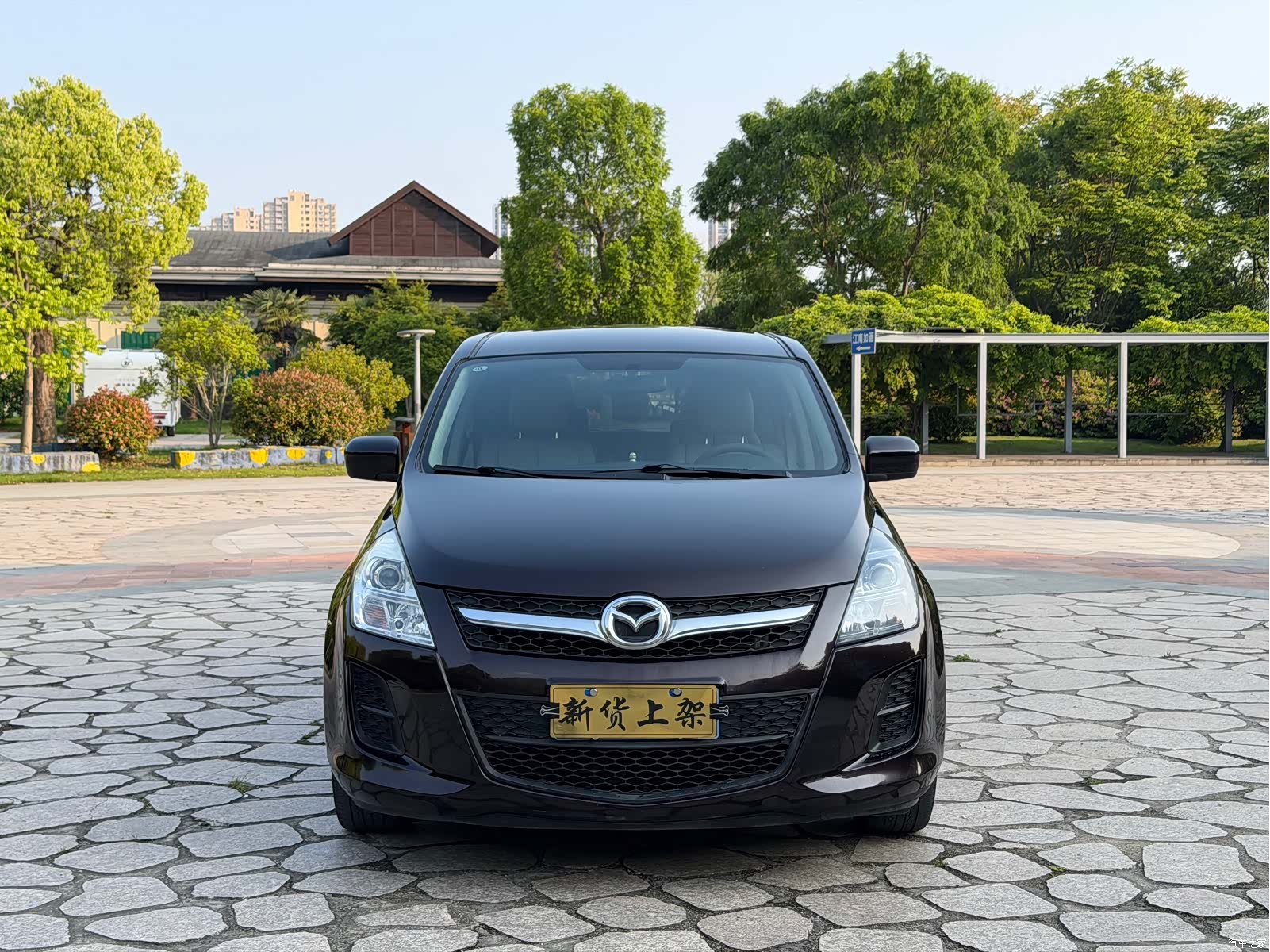 Mazda 8, 2015 3