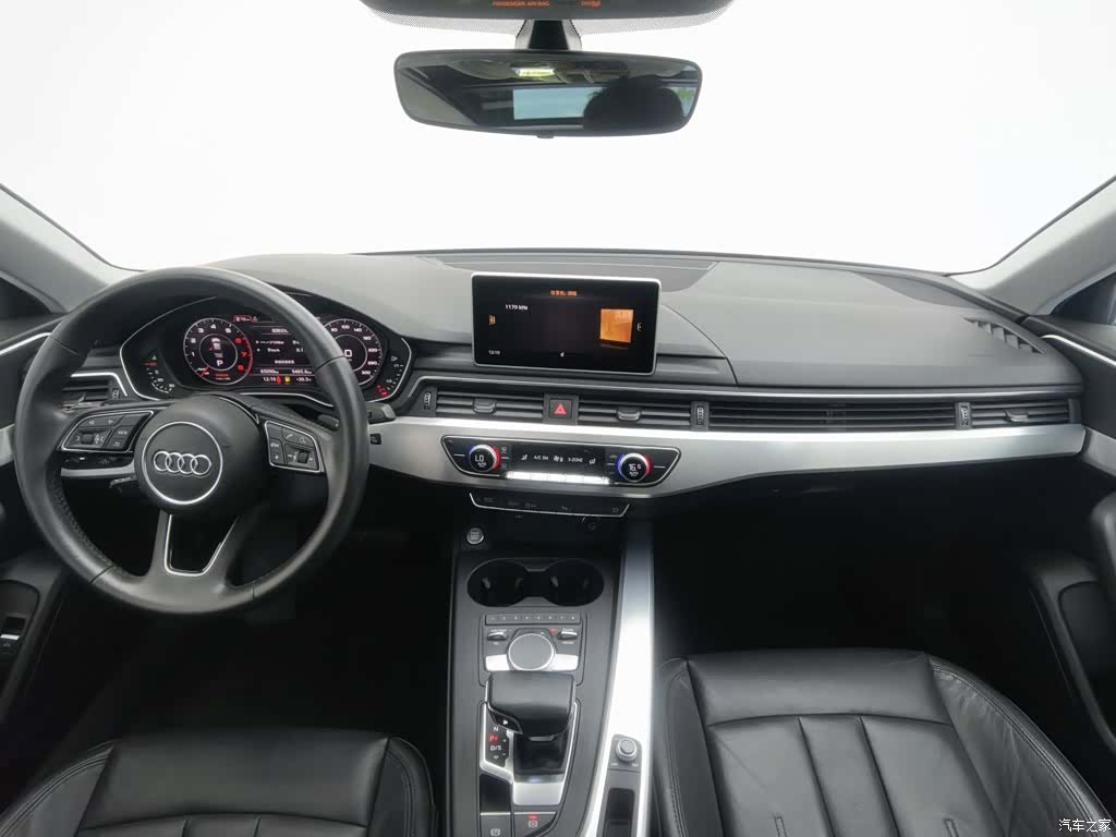 Audi A4L, 2018 все фото
