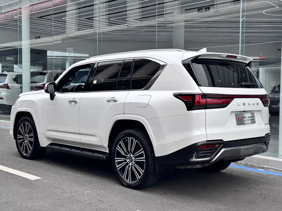 Lexus LX