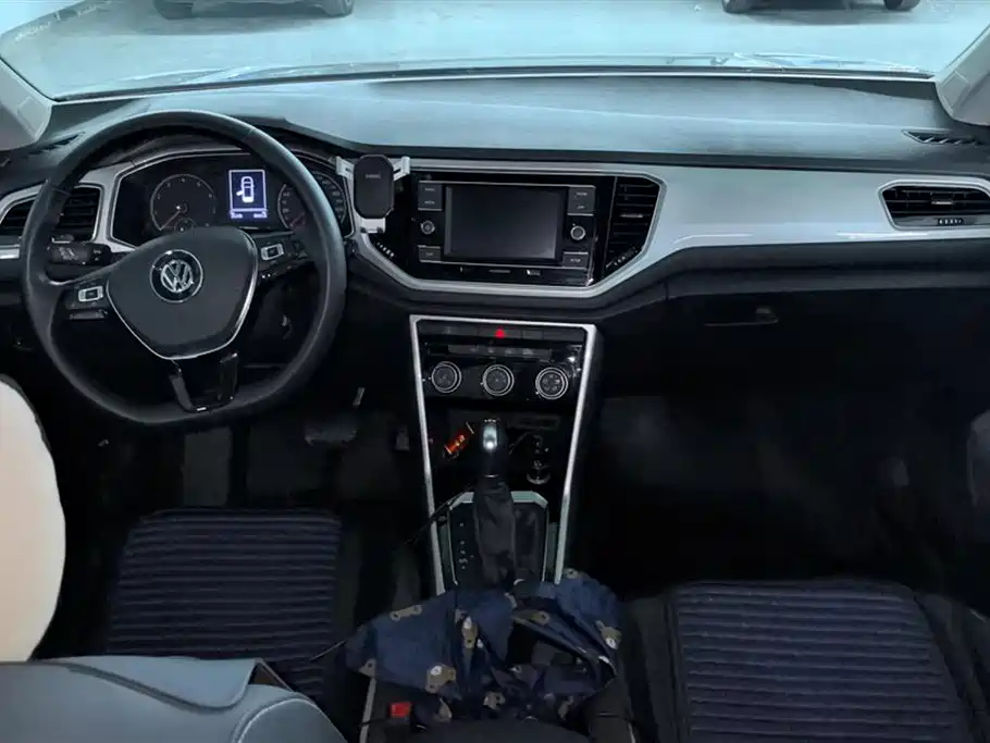 Volkswagen T-ROC exploring Songs