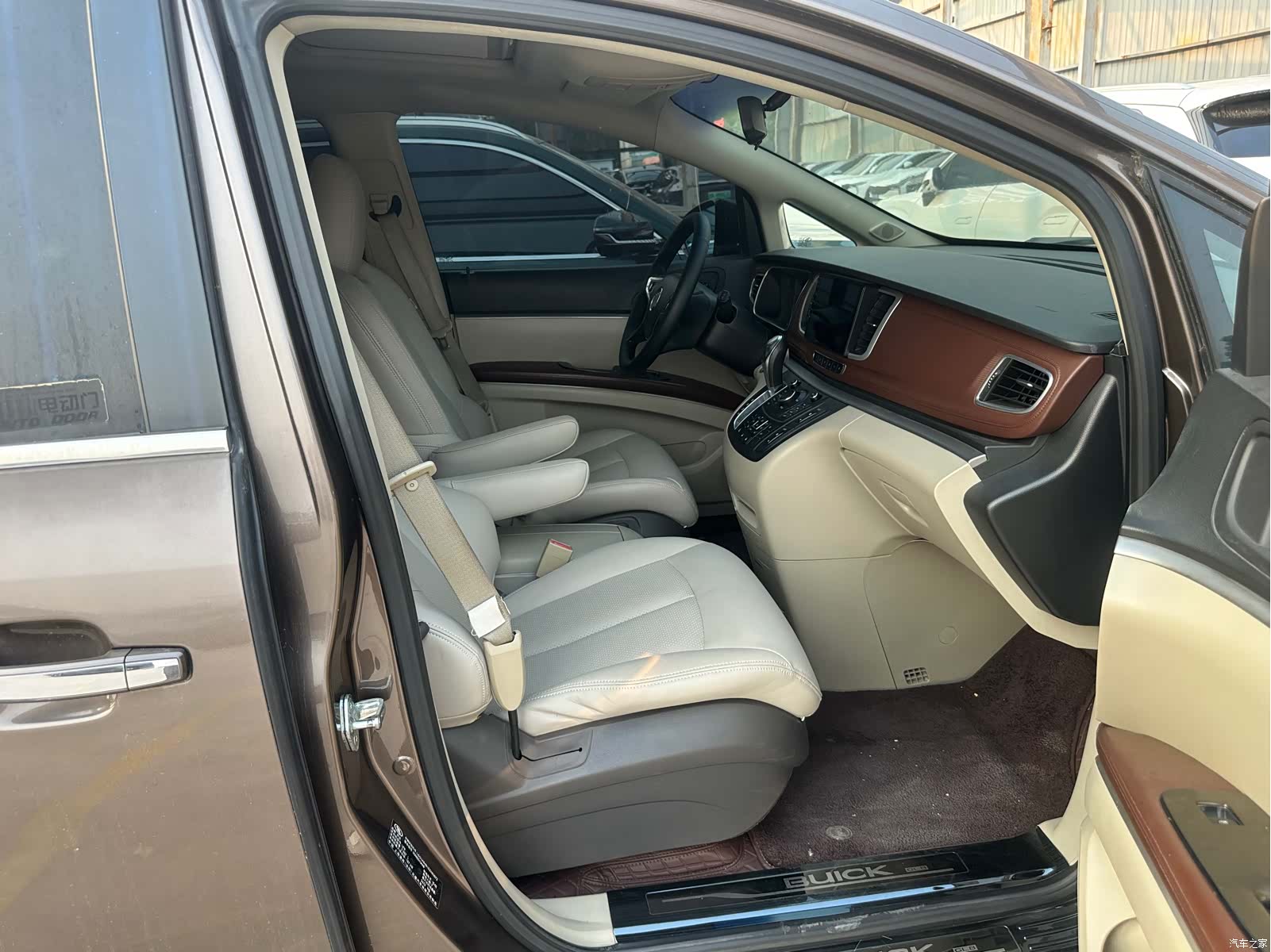 Buick GL8, 2015 7
