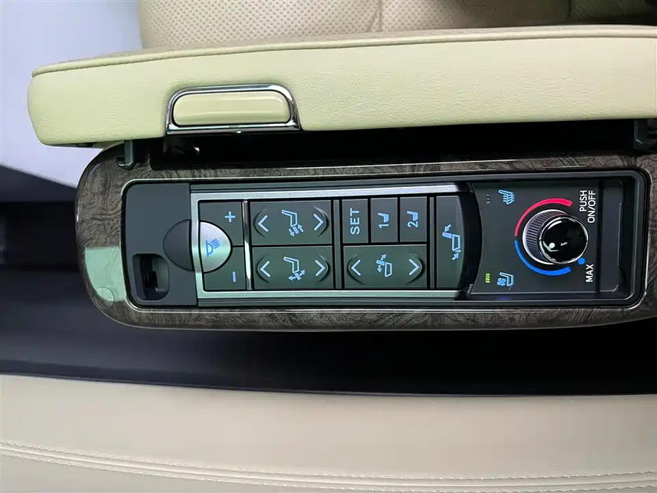 Toyota Elfa