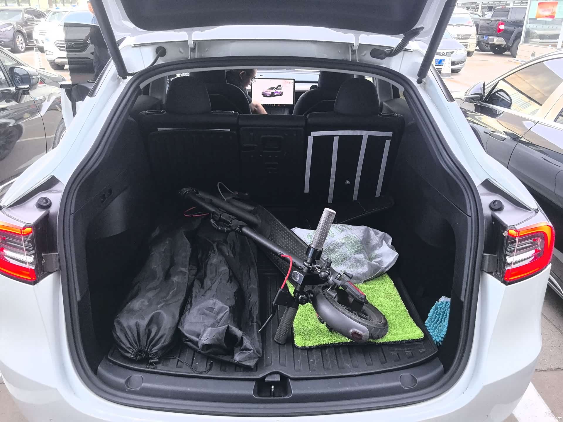 Tesla Model Y, 2023 14