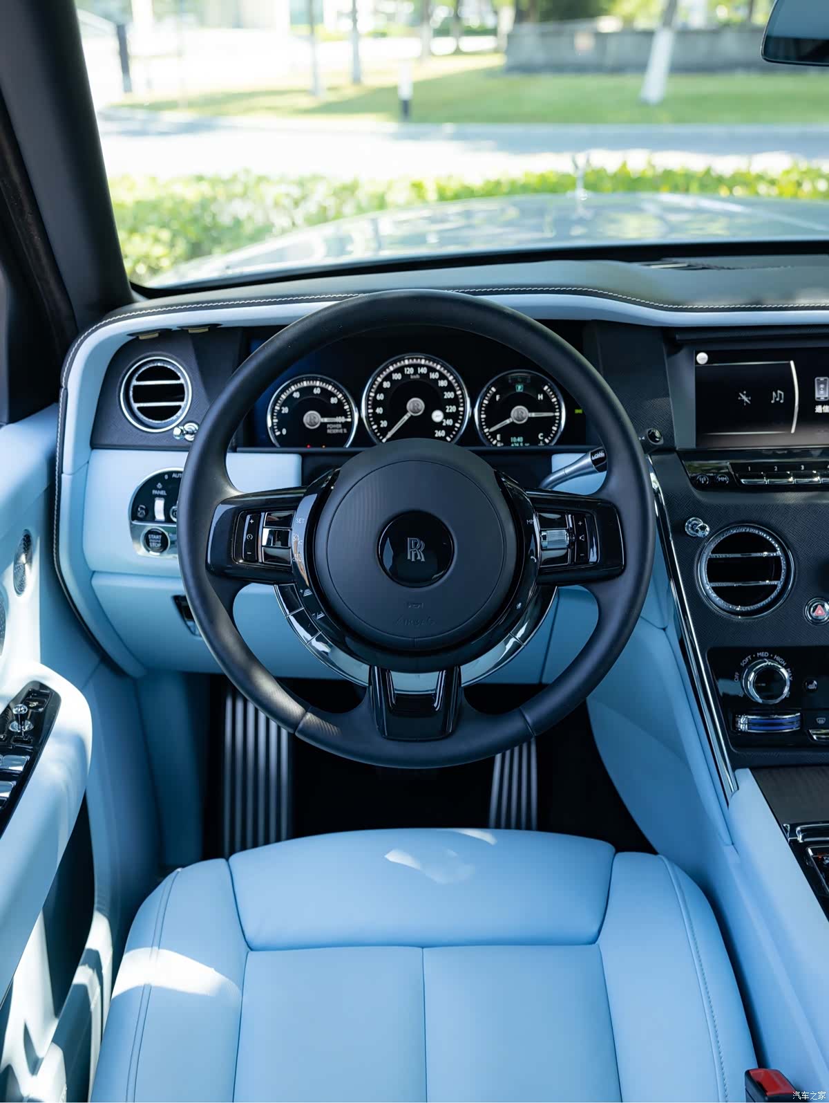 Rolls-Royce Cullinan, 2023 14